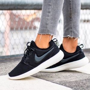 Brand new! Women’s Nike Roshe Two